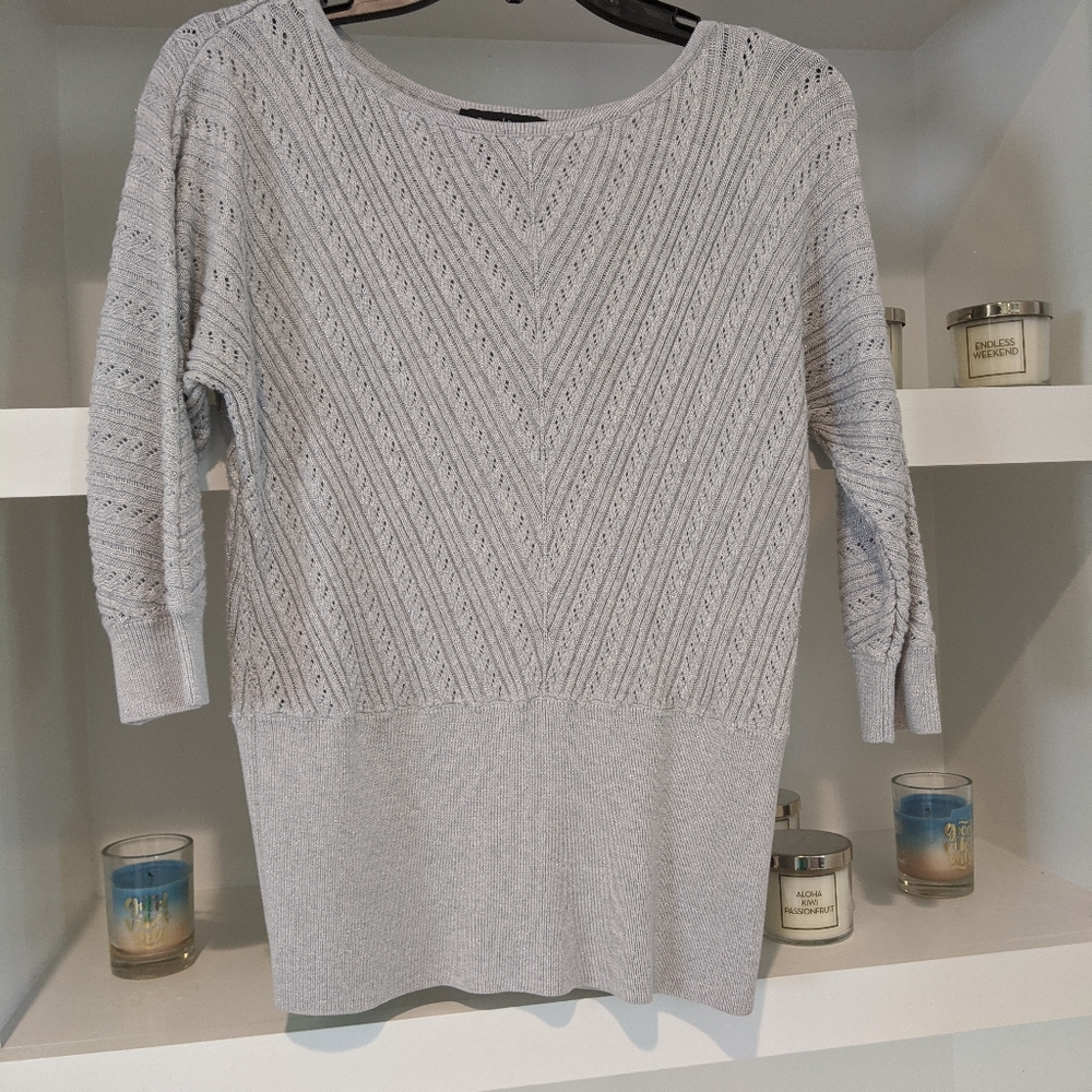Beautiful White House Black Market Sweater 😍